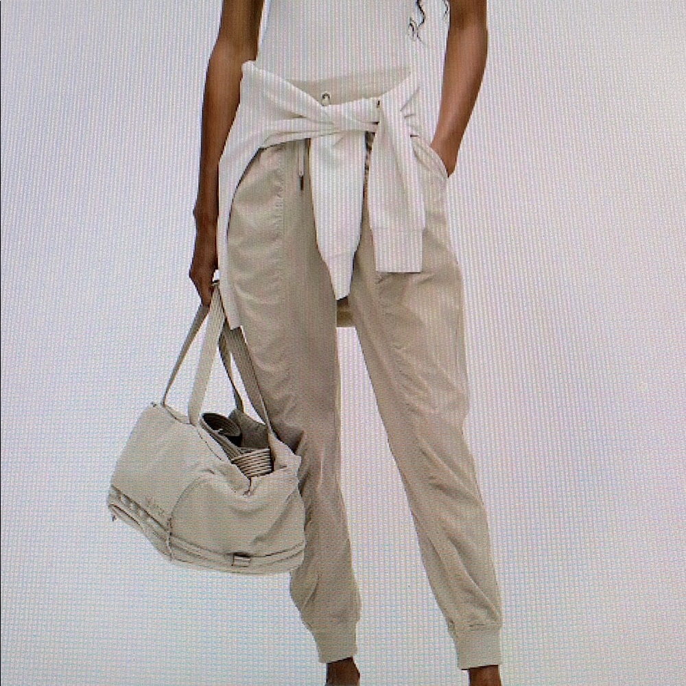 LuLulemon Dance Studio Mid-Rise Jogger Full Length Women’s Size 4